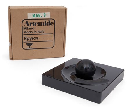 ELEON0RE PEDUZZI RIVA Un posacenere "Spiros" per ARTEMIDE, 1970Melamina....