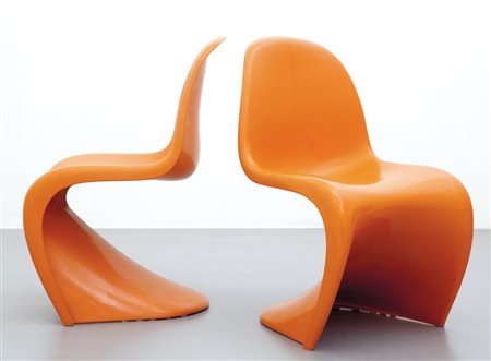 VERNER PANTON Due "Panton chair", produzione HERMAN MILLER, 1976. Resina Abs....