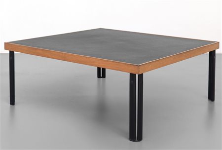 PIERO DE MARTINIUn tavolino per CASSINA, anni "80. Acciaio verniciato, legno...