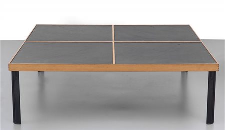 PIERO DE MARTINIUn tavolino per CASSINA, anni "80. Acciaio verniciato, legno...