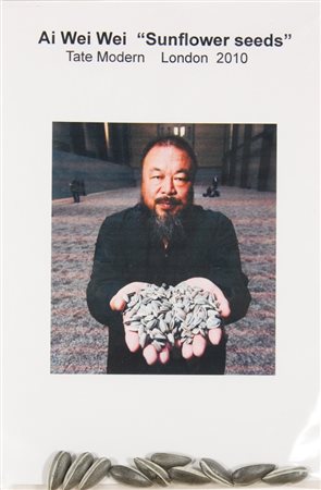 Ai Weiwei, Sunflower seed, 2010 Porcellana dipinta a mano in sacchetto di...