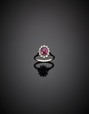 Anello in oro bianco e diamanti con rubino centrale di ct. 1,00 circa, g 3,57...