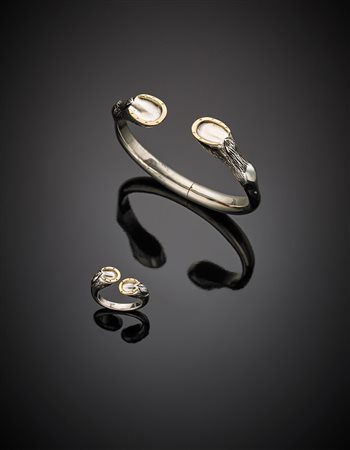 GUCCIBracciale ed anello a guisa di zoccoli in argento e oro giallo entrambi...