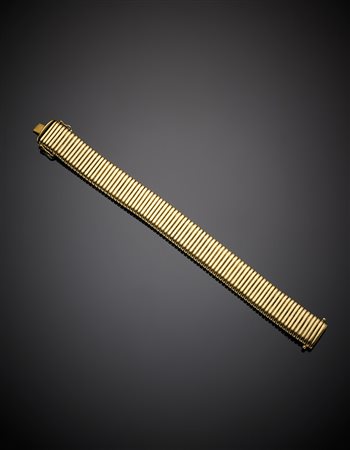Bracciale in oro giallo a tubo gas tipo ﾓBulgariﾔ, g 44,26, lungh. cm 18,80,...