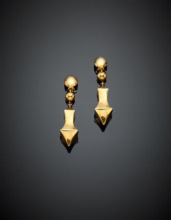 Orecchini geometrici pendenti in oro giallo g 14,00, lungh. cm 6,80...