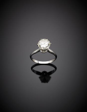 Anello in oro bianco con diamante solitario di ct. 2,27 , g 3,47 misura...