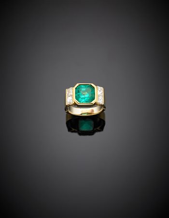 Anello in oro giallo , diamanti carrè e smeraldo ottagonale di ct. 4,00...