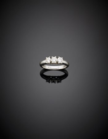 Trilogy in oro bianco e diamanti, per complessivi ct. 0,75 circa, g 4,58...