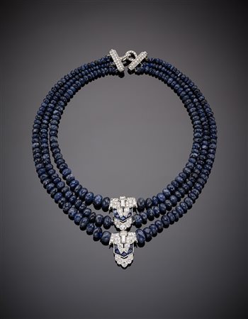 Collier a tre fili di boules scalate e sfaccettate di zaffiri con chiusura e...