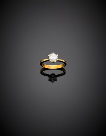 Anello in oro giallo e bianco con diamante di ct. 0,90 circa, g 3,54 misura...