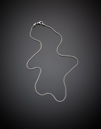 Catenina in oro bianco a maglia spigata, g 6,32, lungh. cm 38 circa.White...