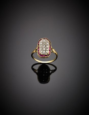 Anello in oro giallo e argento, ovale, con pav&eacute; di diamanti irregolari...
