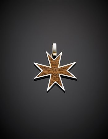 Croce di Malta in legno legata in oro bianco, g 15,44.Oak and white gold...
