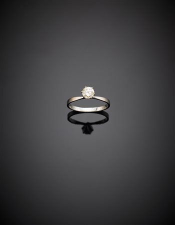 Anello in oro bianco con diamante di ct. 0,45 circa, g 2,01 misura...