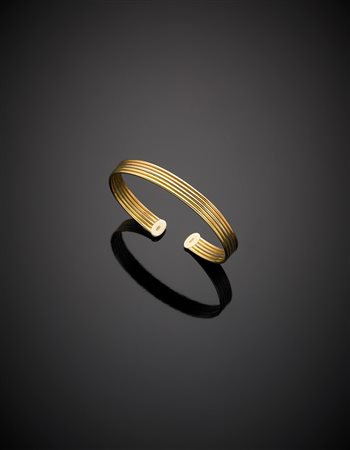 Bracciale rigido alla schiava in oro giallo, bianco e rosso a nervature, g...