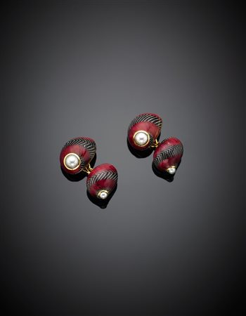 *TRIANONGemelli in oro giallo con conchiglia e perle a bottone, g...