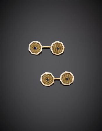 Gemelli esagonali in oro giallo lucido e intrecciato con zaffiri cabochon g...