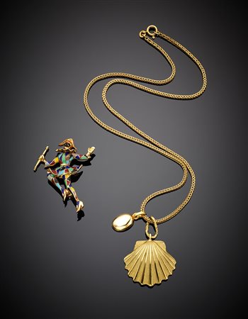 Lotto in oro giallo composto da catenina con due pendenti e da una spilla...