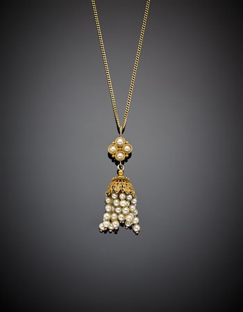 Catenina in oro giallo e pendente in filigrana con perle, g 15,31, lungh. cm...