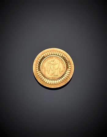 Spilla in oro giallo con al centro moneta francese da 20 franchi 1893, g...