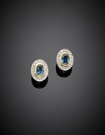 Orecchini a lobo in oro bianco e giallo con diamanti e zaffiri ovali, g...