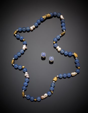 Lotto composto da collana fantasia con sfere in calcedonio, perle scaramazze...