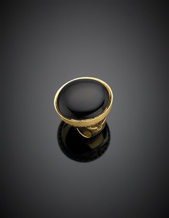 Grande anello in oro giallo con onice rotonda cabochon di cm 3 circa g 34,80...