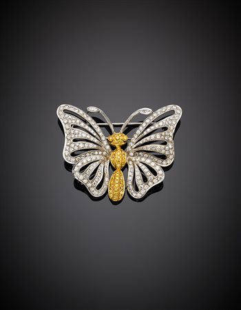 Broche a guisa di farfalla in oro bianco e giallo con diamanti fancy yellow e...