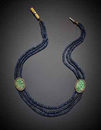 Collier a tre fili di zaffiri sfaccettati a scalare con due giade ovali...