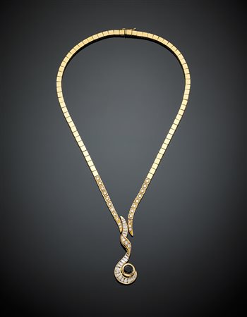 Collier con pendente centrale in oro giallo, diamanti rotondi, baguette e...