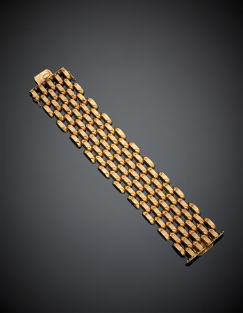 Bracciale in oro giallo lucido e satinato, g 72,60, lungh. cm 19,50, h cm...