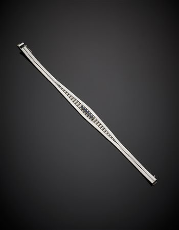 UNOAERREBracciale in oro bianco a scalare dal centro con zaffiri rotondi,g....