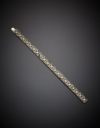 Bracciale modulare in oro bianco traforato con diamanti, g 17,20, lungh. cm...