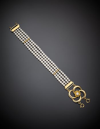 SAFOBracciale in oro giallo lucido e satinato a quattro fili di perle bianche...