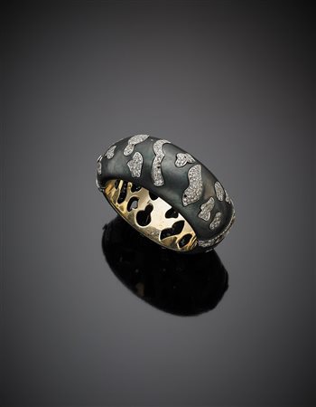 MARTINELLIBracciale rigido, apribile, in oro bianco e metallo brunito con...