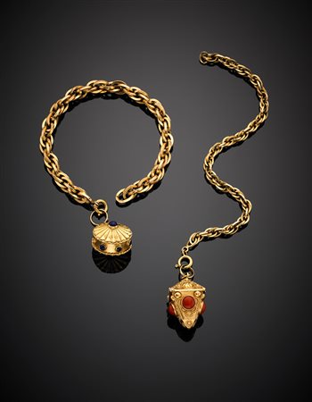 Lotto composto da due bracciali in oro giallo e rosso entrambi a rolè ovale...