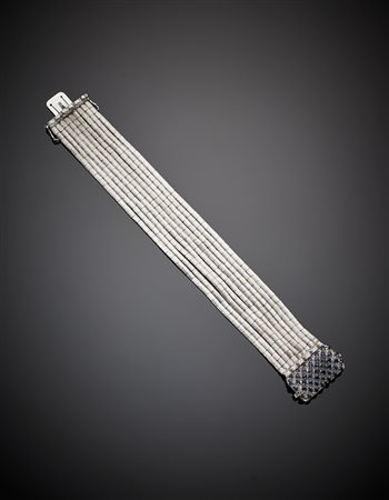 Bracciale in oro bianco in parte zigrinato a nove fili con chiusura zaffiri,...