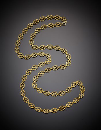Catena lunga a maglie grandi in oro giallo martellato, g 86,82, lungh. cm 111...