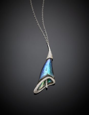 Pendente a forma di calla con perla dei Mari del Sud, con catenina in oro...