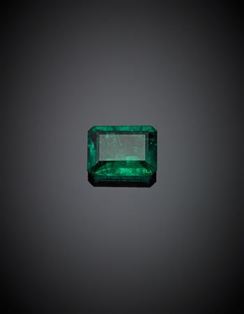 Smeraldo rettangolare ad angoli tronchi, taglio a gradini di ct. 3,05,....
