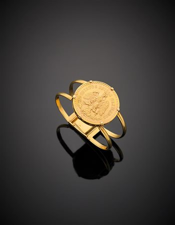 Bracciale semirigido in oro giallo con chiusura regolabile, con al centro una...