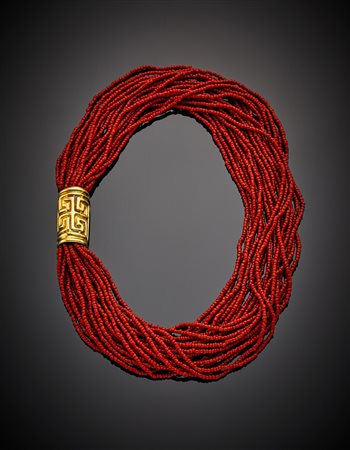 Collier multifili in corallo rosso e chiusura in oro giallo sbalzato g 89,79,...