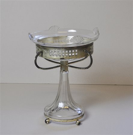 Aufsatzschale Früchte, Jugendstil Wien;Metall u. Glas, Höhe 31 cm,...