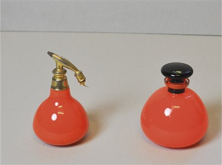 Paar Parfumflacons, 20er/30er-Jahre;Opalglas orange, Höhe je. ca. 11 cm...