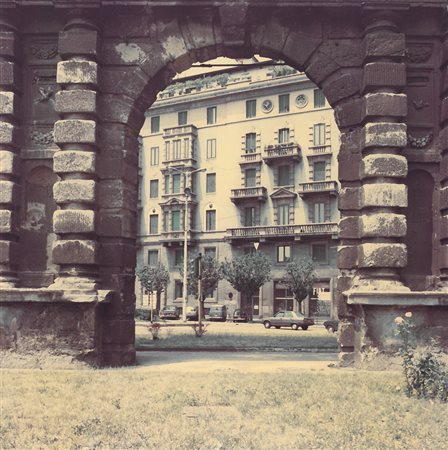 LUIGI GHIRRI (1943 - 1992) Porta Romana, 1987 Stampa cromogenica vintage 18,5...