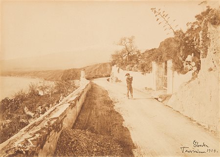 WILHELM VON GLOEDEN (1856 - 1931) Giovane siciliano, Taormina, 1914 ca....