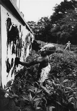 WILLIAM KLEIN (1928) Boxer-painter, Tokyo, 1961 Stampa successiva alla...