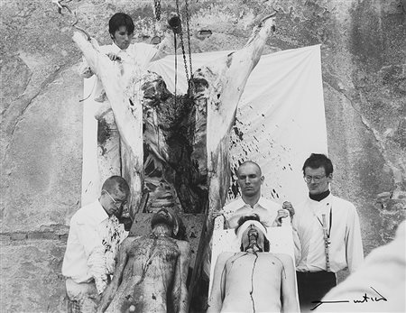 HERMANN NITSCH (1938) Aktion n.50, 1975 Stampa vintage alla gelatina ai sali...