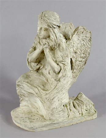 Scultura in gesso raffigurante angelo. H. cm. 32.