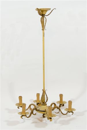 Lampadario in ferro dorato a 6 luci. H. cm. 85.